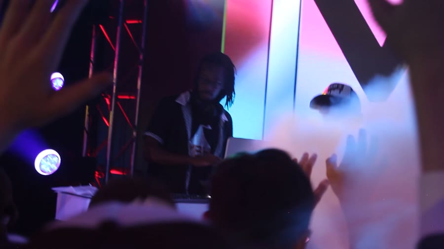 DJ set with the crowd up front